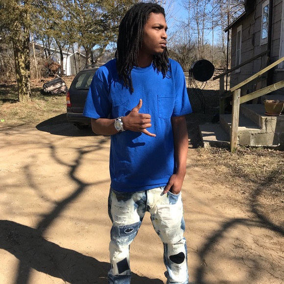 Meet your Posher, Dominique - Picture 1 of 1